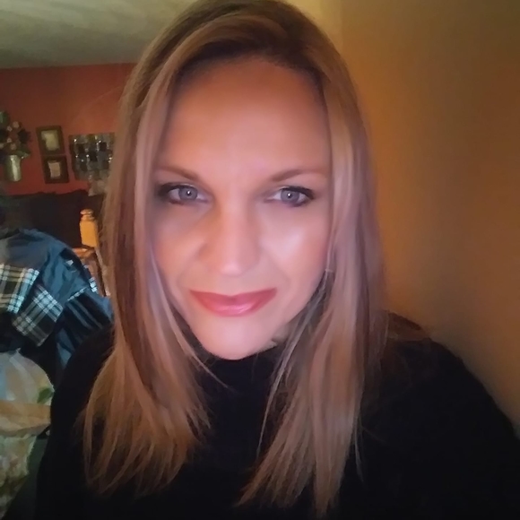 Meet your Posher, Amanda - Picture 1 of 1